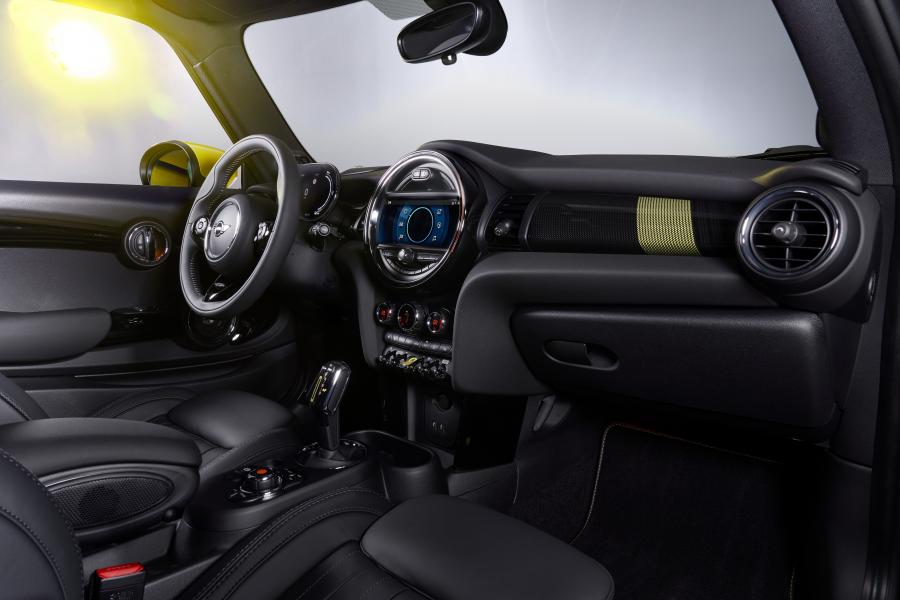 Интерьер Mini Cooper SE (F56) 2019 года  (WW) (фото 85 из 132)